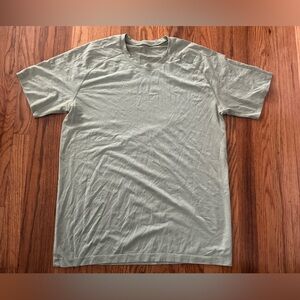Lululemon Athletic Men’s Top Athleisure Performance Top size XL